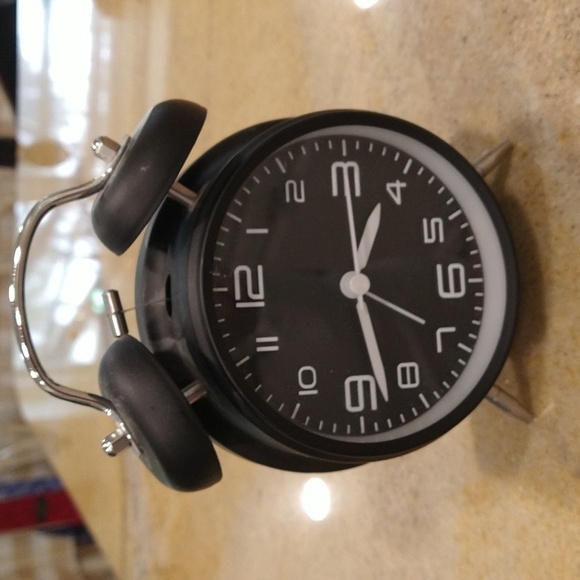 Black vintage style alarm clock battery operated - Picture 1 of 4